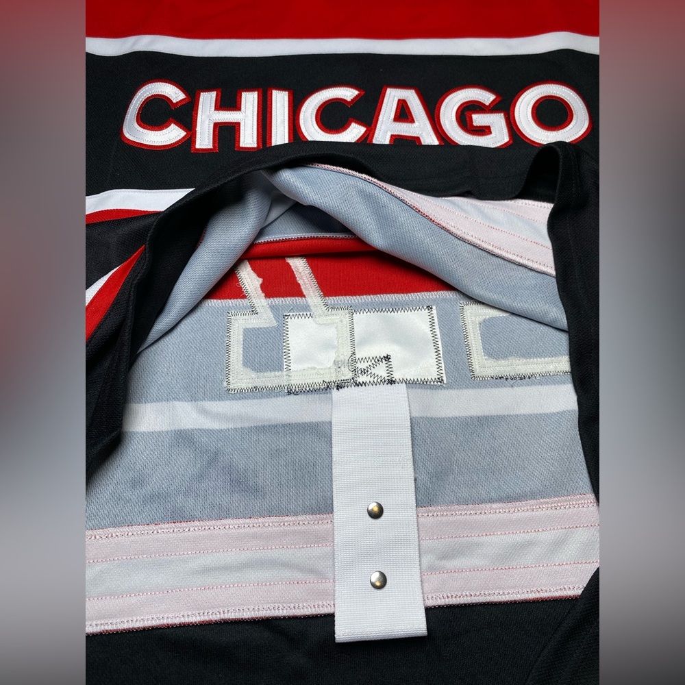 Authentic Adidas Chicago‎ Blackhawks Kirby Dach #77 NHL Jersey Men's Size XL 54 - Picture 8 of 15